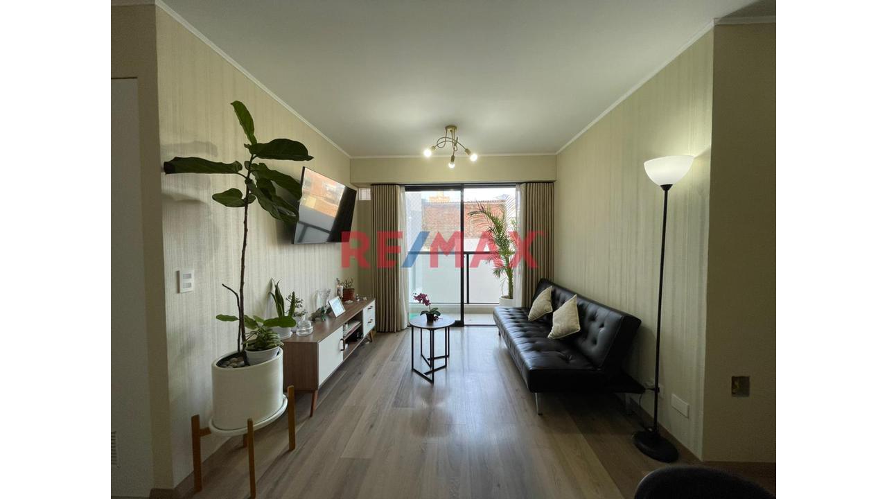Se Vende Hermoso Dpto Piso 3 Vista Interna - Av. Universitaria Cerca A Plaza San Miguel