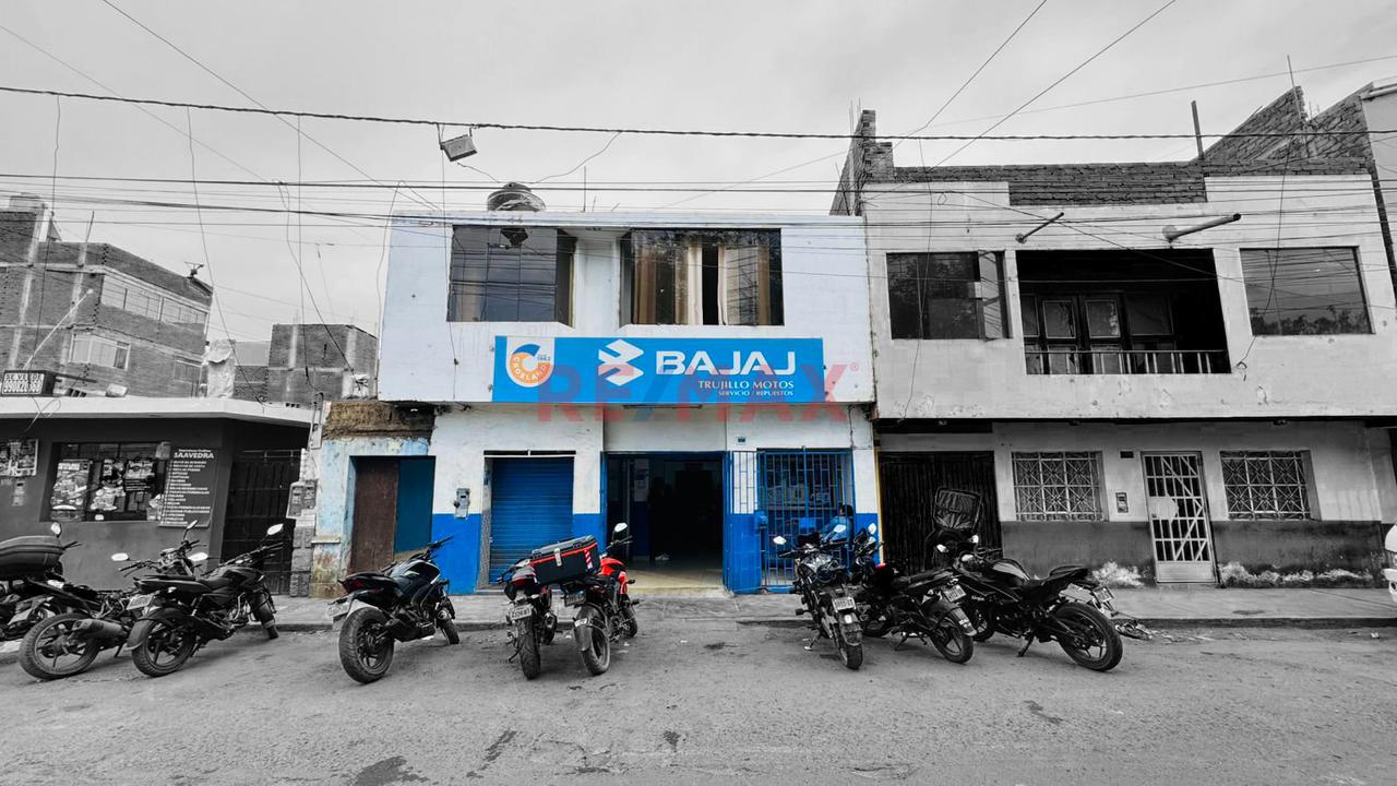 Venta De Casa En Av Santa Cerca De Upn Con Local Comercial Y Departamento