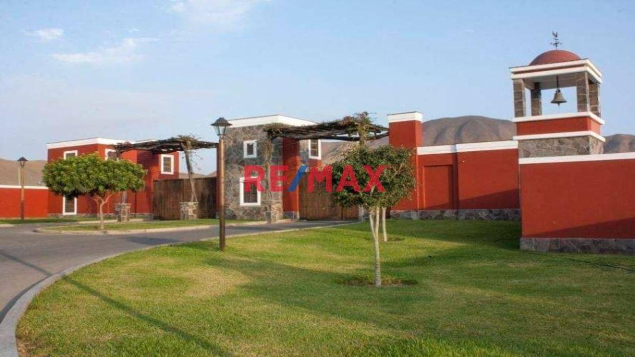 Vendo Terreno De 1,500 M2 Ideal Para Casa De Campo En El Exclusivo Condominio Las Colinas De Puerto Viejo, Km 73.5 De La Panamericana Sur.