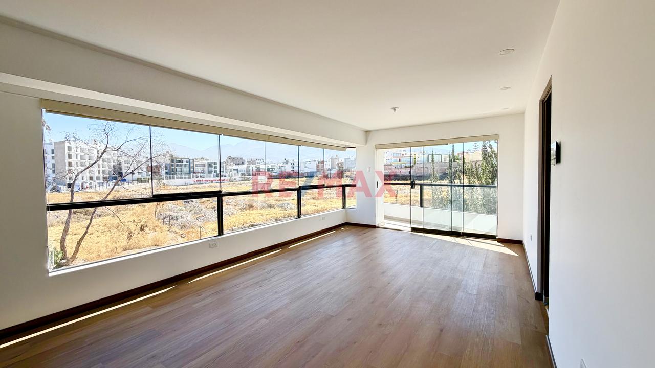 Duplex En Venta En Urb Frente A Parque - 5