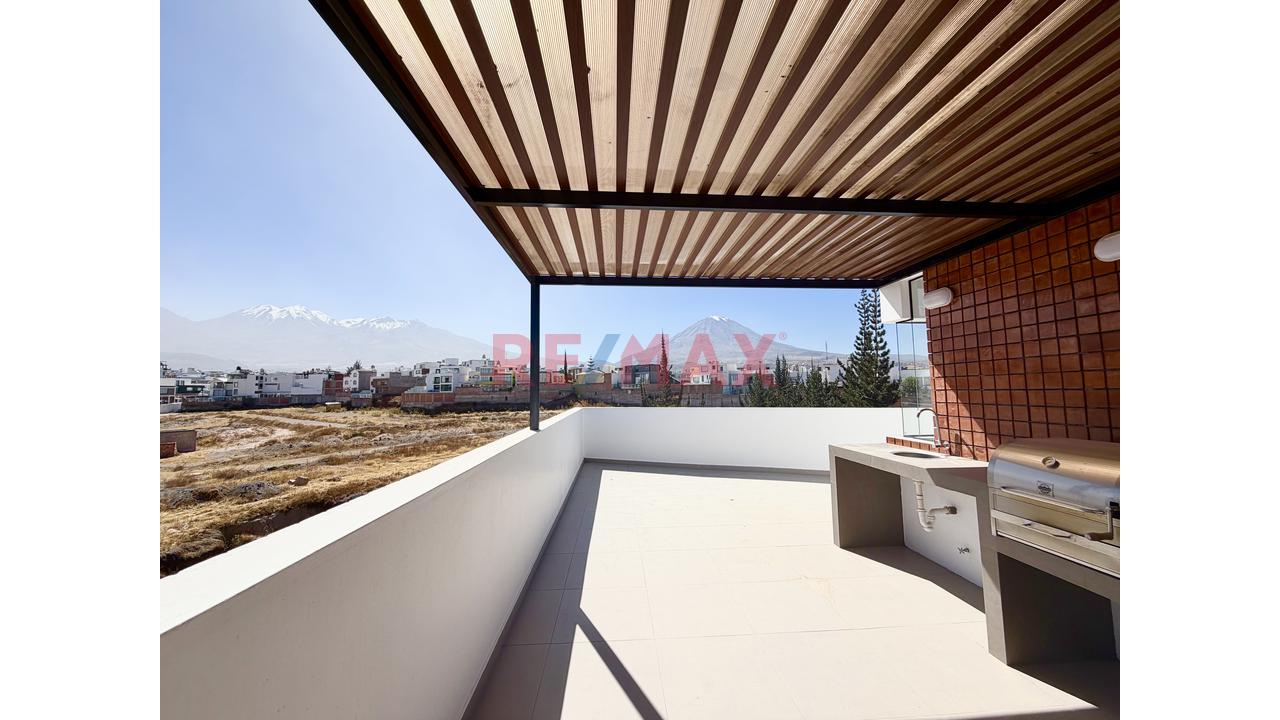 Duplex En Venta En Urb Frente A Parque - 4