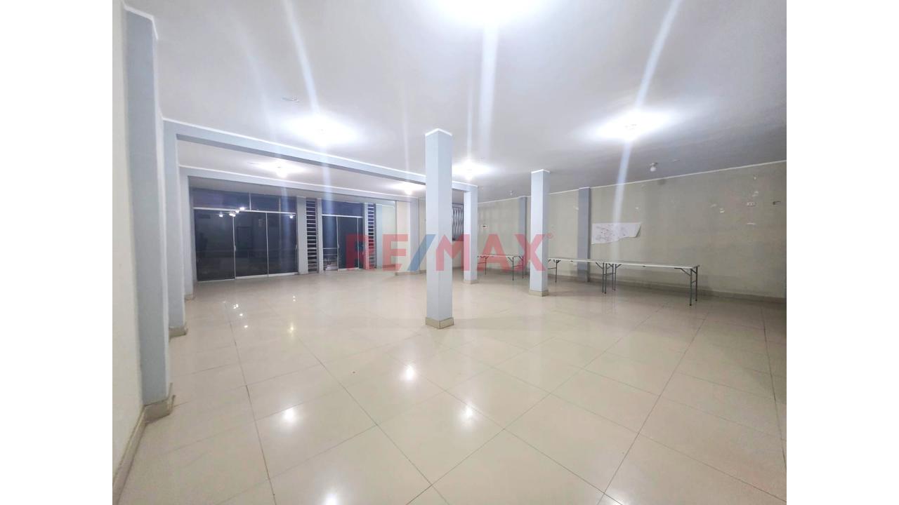 Bajo De Precio Alquiler De Amplio Local Comercial 172 M2 En 2Do Piso En Ex Av Chulucanas Zona Altamente Comercial - 2