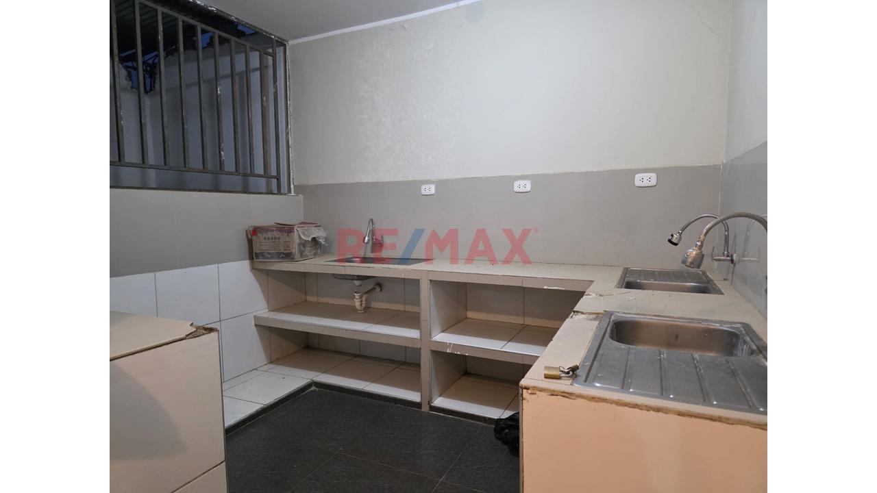Bajo De Precio Alquiler De Amplio Local Comercial 172 M2 En 2Do Piso En Ex Av Chulucanas Zona Altamente Comercial - 5