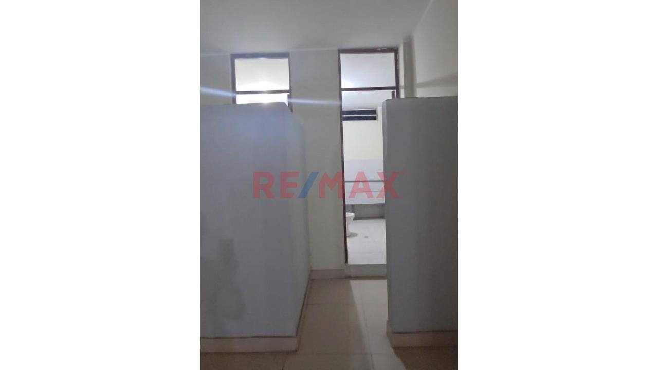 Bajo De Precio Alquiler De Amplio Local Comercial 172 M2 En 2Do Piso En Ex Av Chulucanas Zona Altamente Comercial - 7