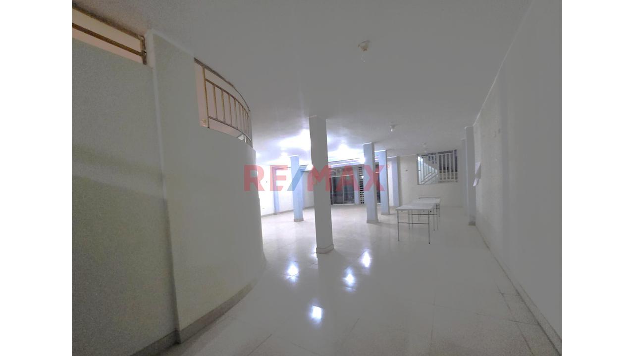 Bajo De Precio Alquiler De Amplio Local Comercial 172 M2 En 2Do Piso En Ex Av Chulucanas Zona Altamente Comercial - 3