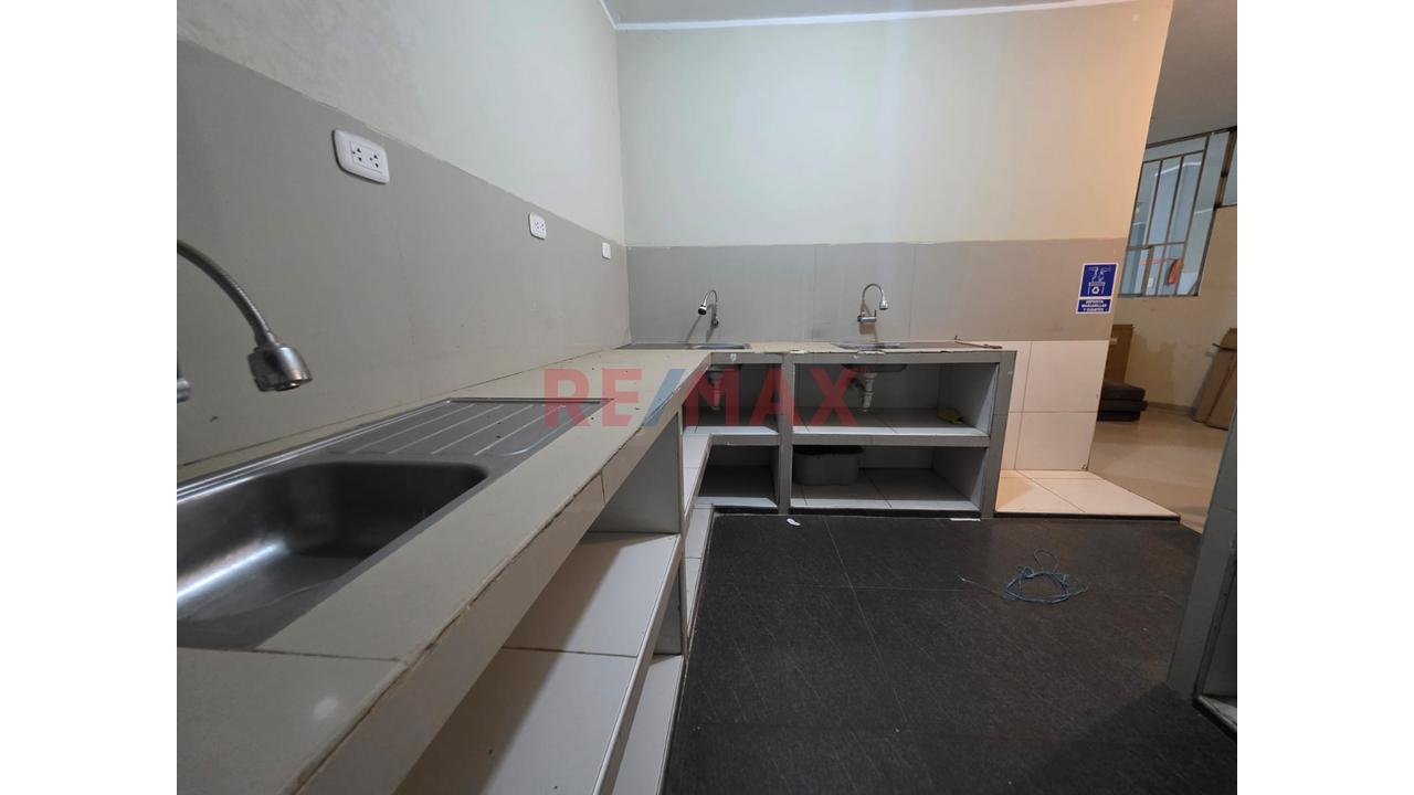 Bajo De Precio Alquiler De Amplio Local Comercial 172 M2 En 2Do Piso En Ex Av Chulucanas Zona Altamente Comercial - 6