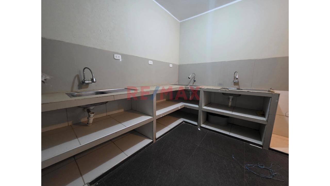 Bajo De Precio Alquiler De Amplio Local Comercial 172 M2 En 2Do Piso En Ex Av Chulucanas Zona Altamente Comercial - 4