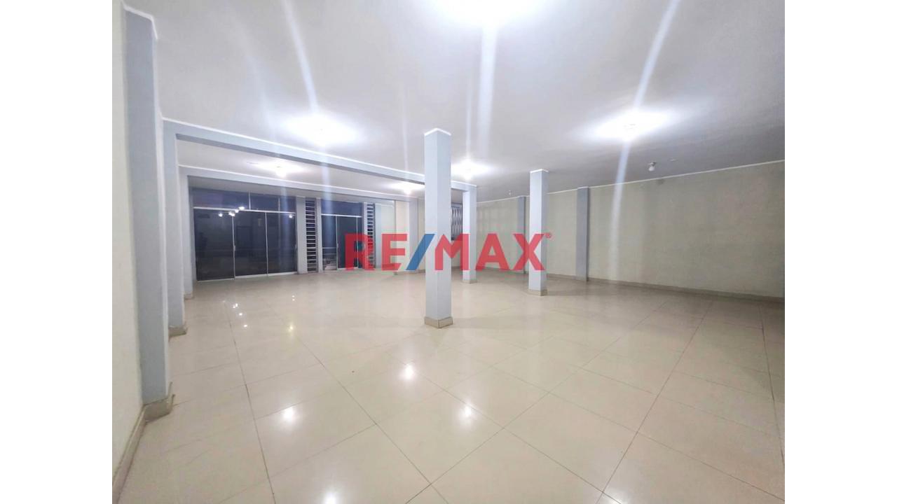 Bajo De Precio Alquiler De Amplio Local Comercial 172 M2 En 2Do Piso En Ex Av Chulucanas Zona Altamente Comercial - 1