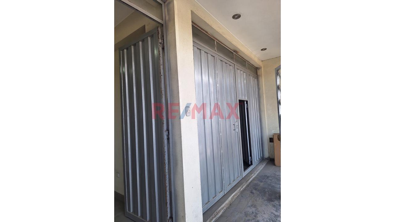 Oportunidad Única Villa El Salvador Casa De 3 Pisos + Local Comercial En Av. 200 Millas — foto 3