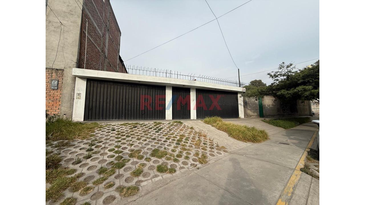 🔝Casa Comercial Como Terreno Ubicada En Manzanitos En El Cercado De Arequipa.