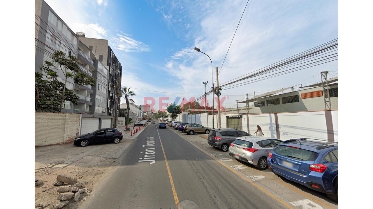 Amplio Terreno Comercial ubicado en Santiago De Surco Amplio Terreno Comercial ubicado en Santiago De Surco