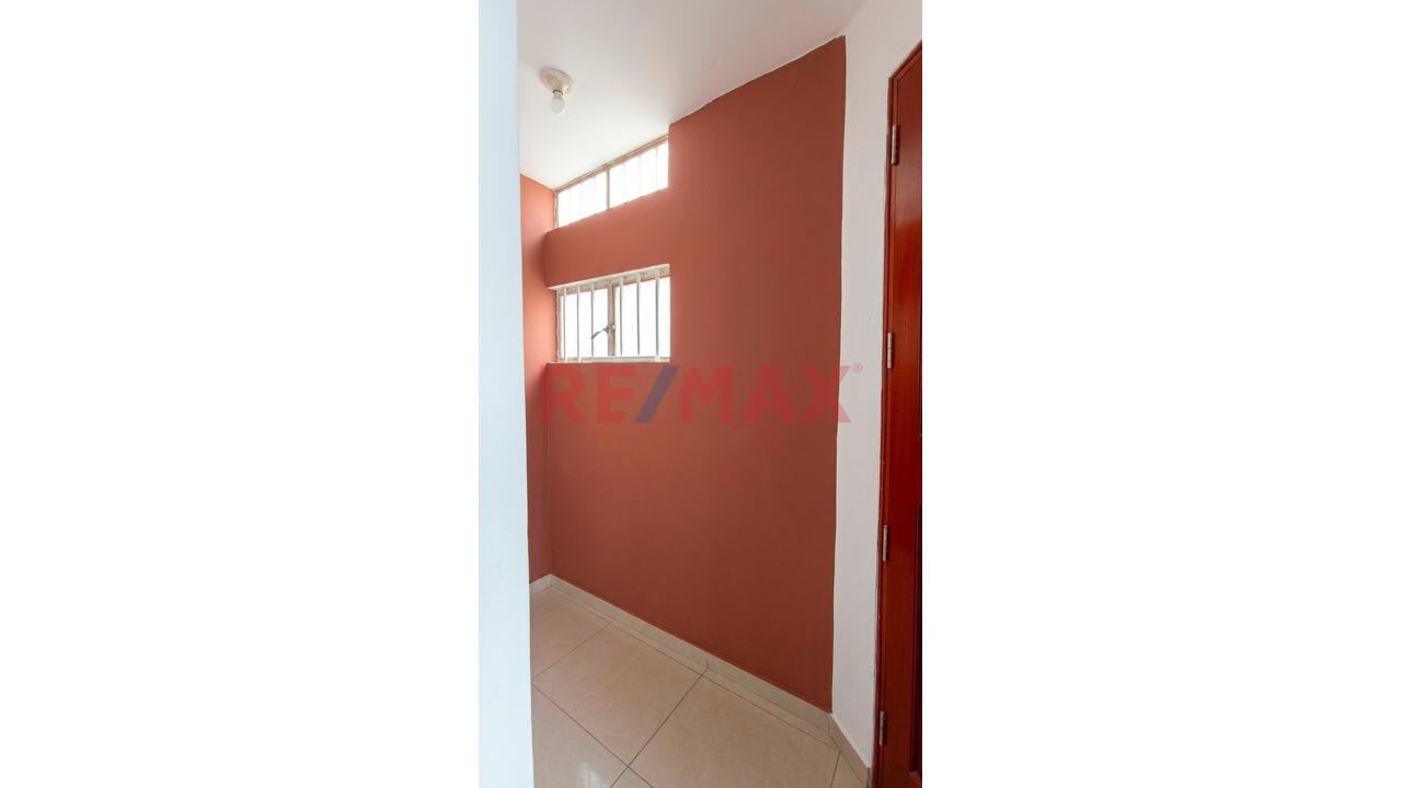 En Venta Duplex Amplio Y Funcional En Una Ubicacion Estrategica De La Molina - 8