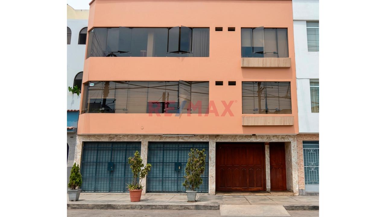En Venta Duplex Amplio Y Funcional En Una Ubicacion Estrategica De La Molina - 1