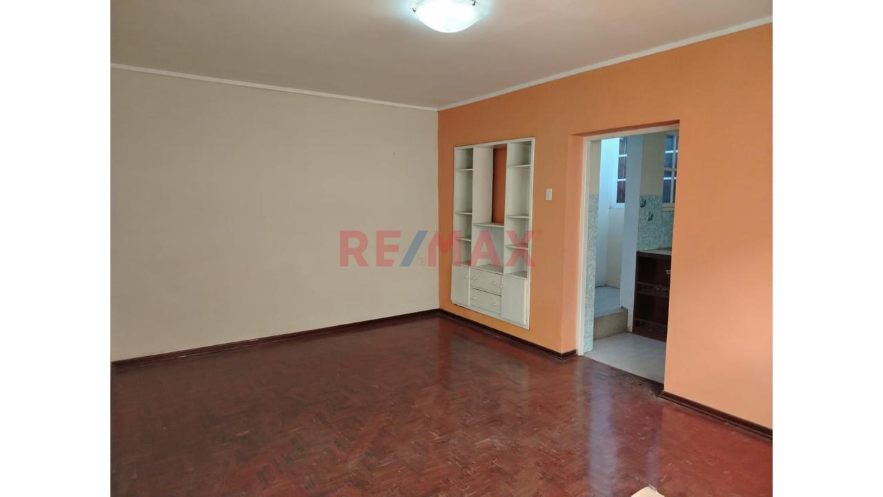 Casa En Venta A Una Cuadra De Parque Principal Lambayeque - 13