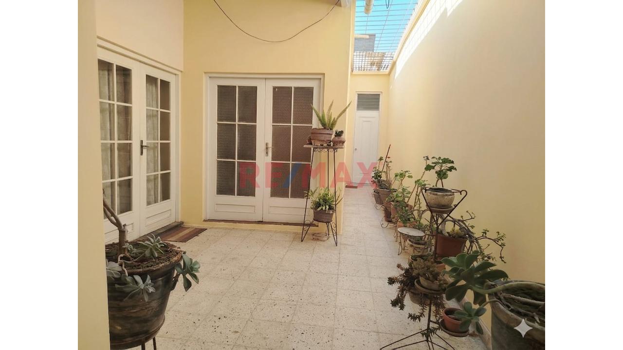 Casa En Venta A Una Cuadra De Parque Principal Lambayeque - 14