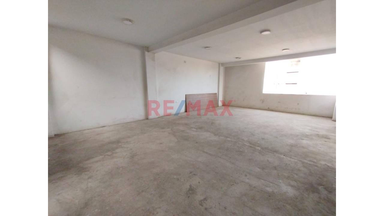 Alquiler De Local Comercial En Av. Guillerno De La Fuente Comas 3Er Piso — foto 8