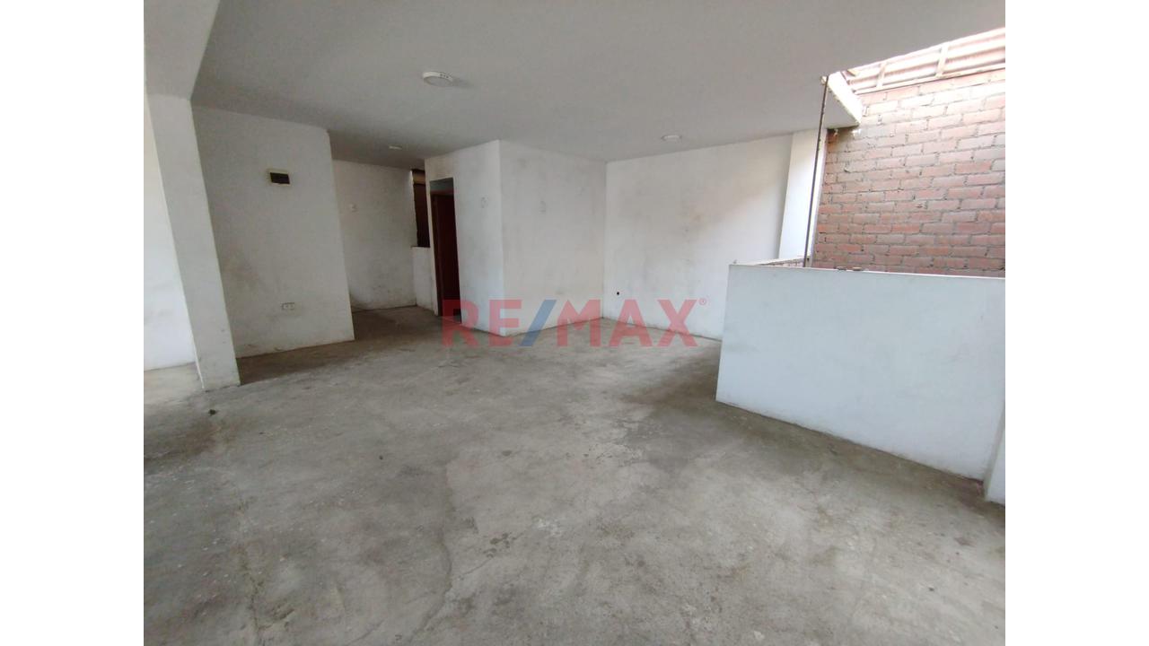 Alquiler De Local Comercial En Av. Guillerno De La Fuente Comas 3Er Piso — foto 3