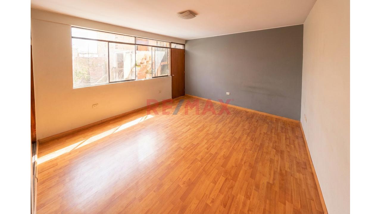 Casa de 4 dormitorios en Santiago de Surco, 309 m² — foto 2