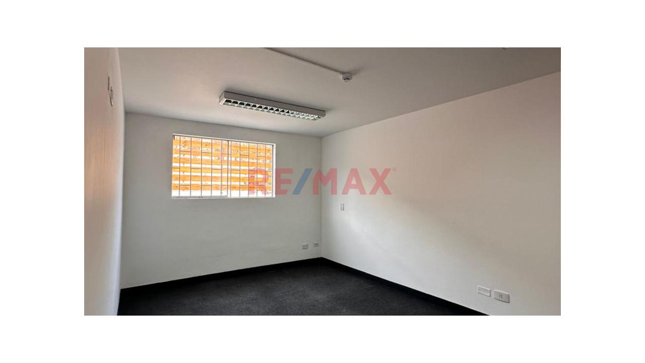 Alquiler De Oficina Colibríes 007 En La Molina – Av. La Molina Urb. El Mástil - 4