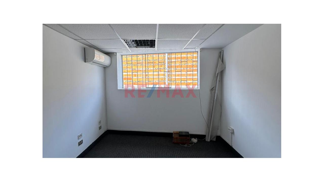 Alquiler De Oficina Colibríes 008 En La Molina – Av. La Molina Urb. El Mástil - 5