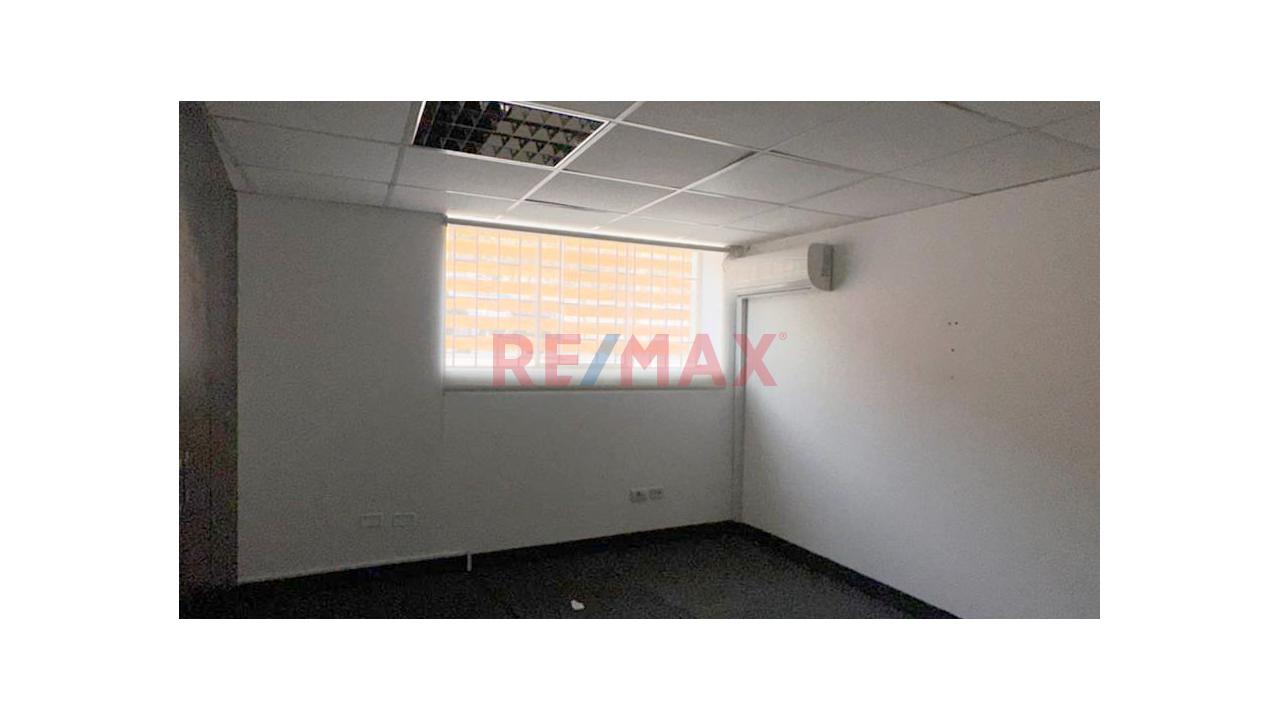 Alquiler De Oficina Colibríes 008 En La Molina – Av. La Molina Urb. El Mástil - 3