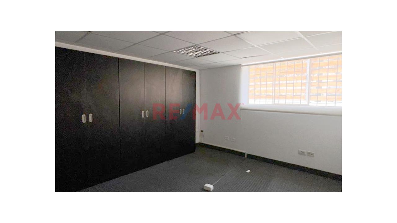 Alquiler De Oficina Colibríes 008 En La Molina – Av. La Molina Urb. El Mástil - 4