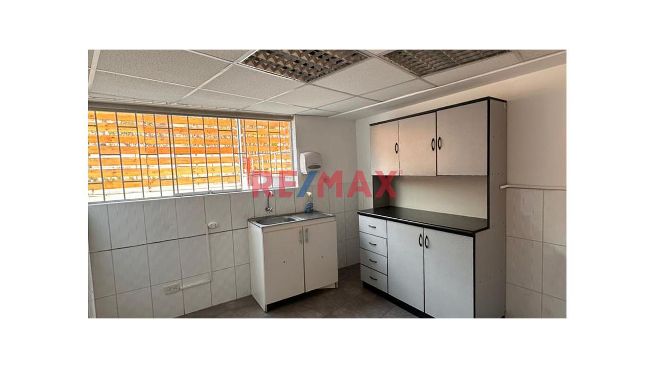 Alquiler De Oficina Colibríes 008 En La Molina – Av. La Molina Urb. El Mástil - 1