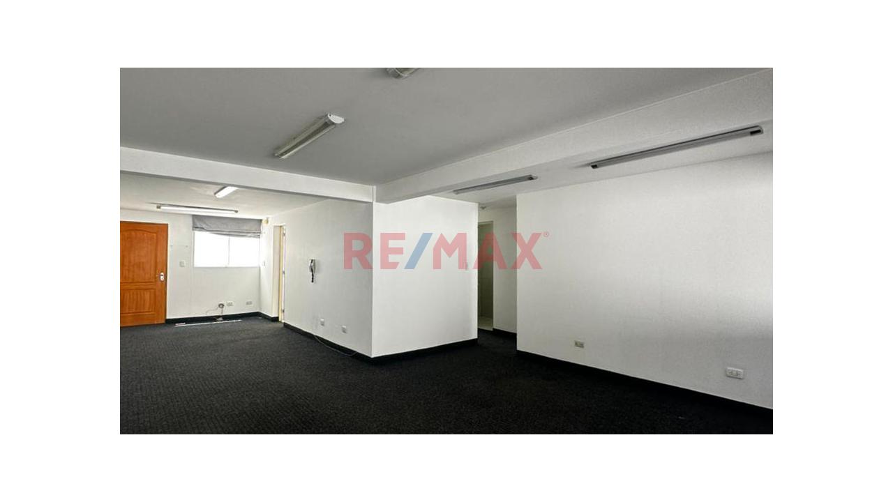 Alquiler De Oficina Golondrinas 005 En La Molina – Av. La Molina Urb. El Mástil - 5