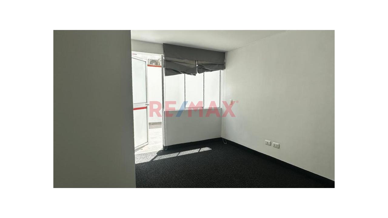 Alquiler De Oficina Golondrinas 005 En La Molina – Av. La Molina Urb. El Mástil - 6