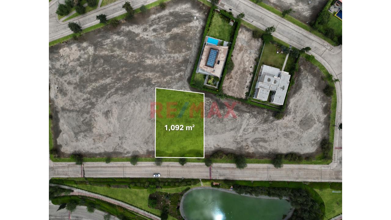 Terreno En Venta – La Quebrada, Cieneguilla | 1,092 M² | Vista Al Lago — foto 2