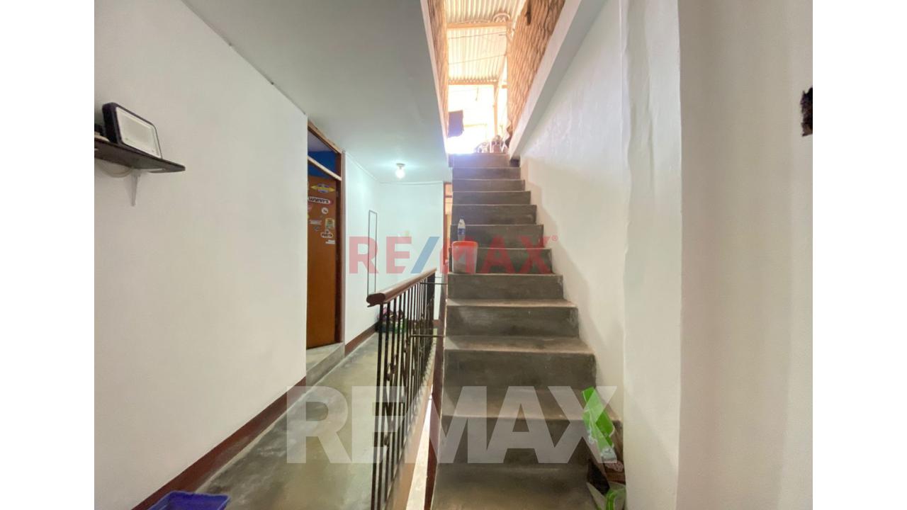 Venta De Casa En Villa Maria Del Triunfo Con Cochera Techada - 16