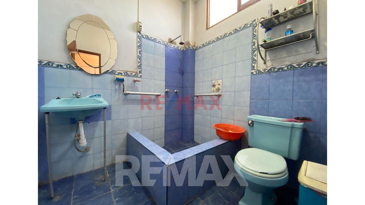 Venta De Casa En Villa Maria Del Triunfo Con Cochera Techada - 7
