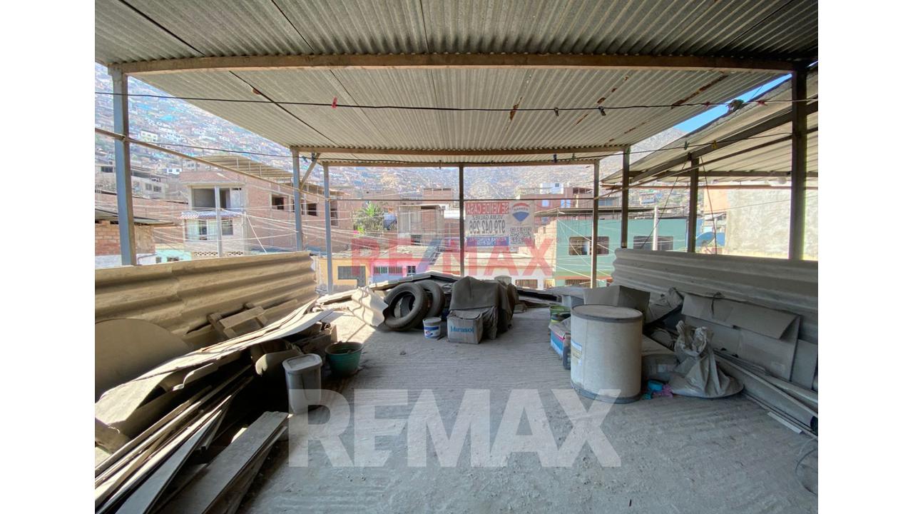 Venta De Casa En Villa Maria Del Triunfo Con Cochera Techada - 18