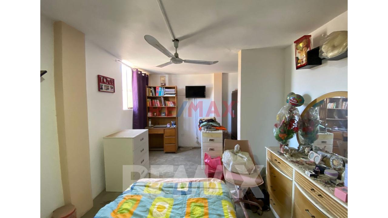 Venta De Casa En Villa Maria Del Triunfo Con Cochera Techada - 13