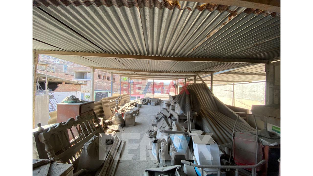 Venta De Casa En Villa Maria Del Triunfo Con Cochera Techada - 20