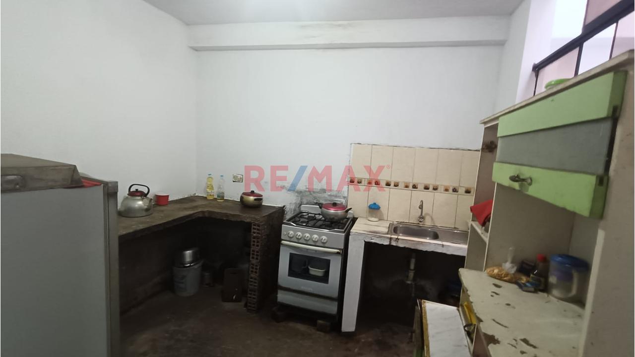 Casa de 7 dormitorios en San Martin de Porres, 224 m² — foto 2
