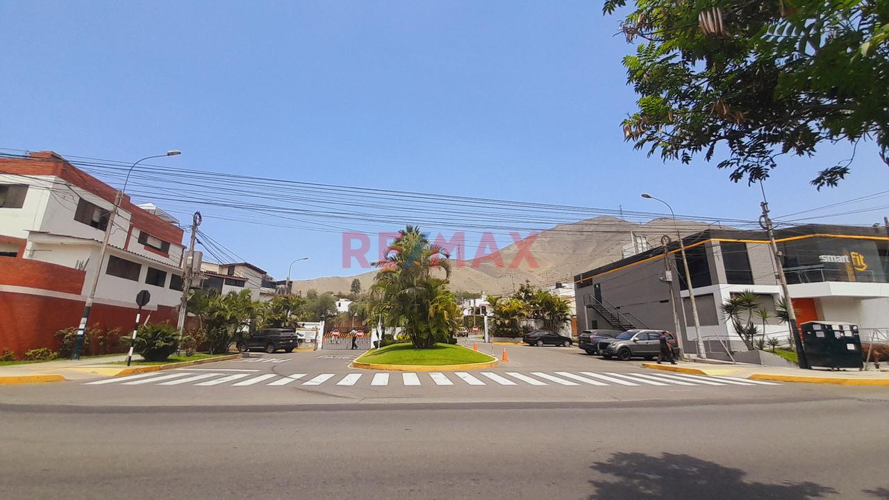 La Molina - Hermosa Casa En Venta - Urb. Isla Del Sol - 21