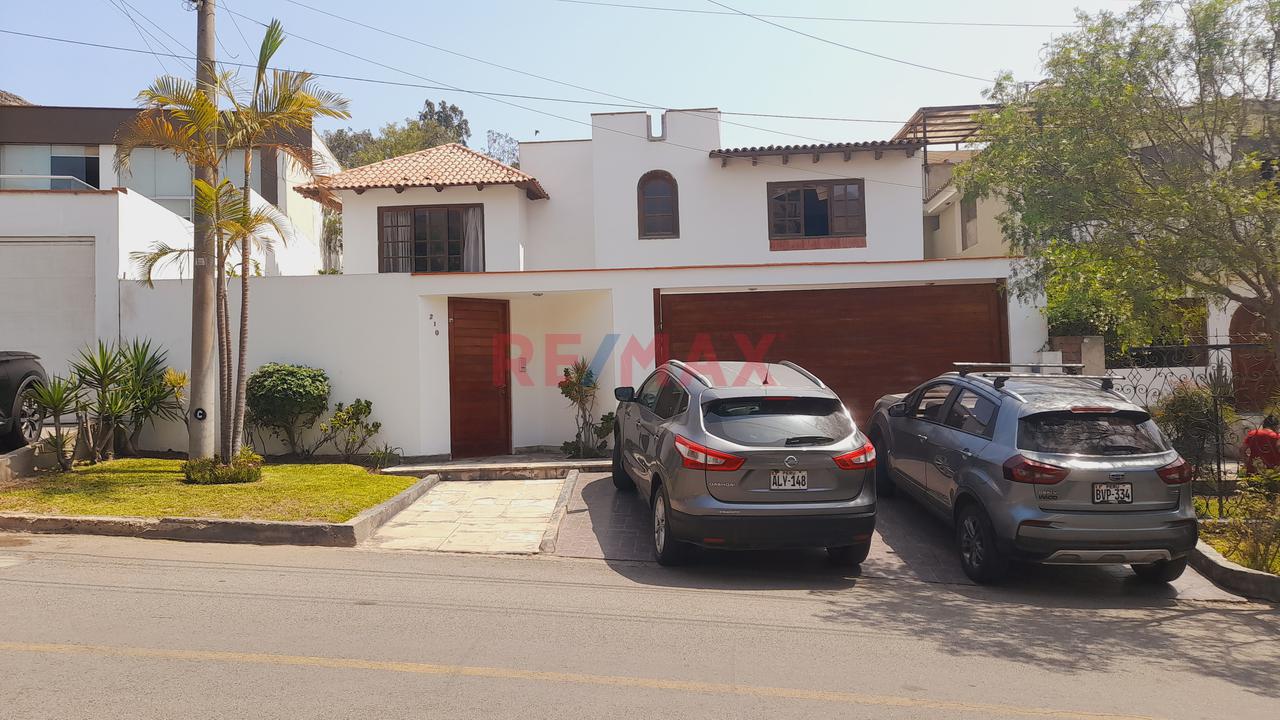La Molina - Hermosa Casa En Venta - Urb. Isla Del Sol - 1