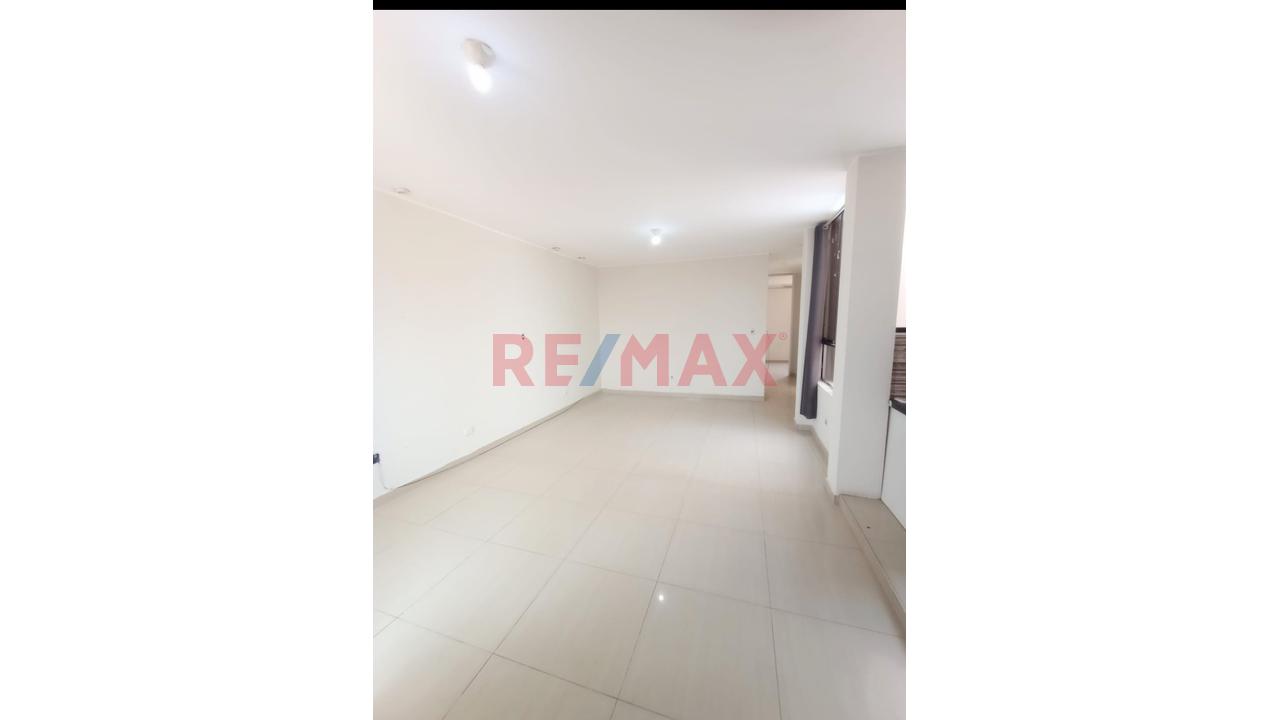Vendo Departamento En 3Er Piso Con Escalera Independiente De 97.5M²