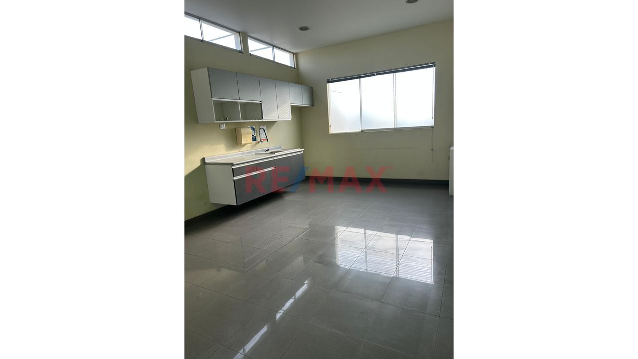 Vendo Casa Corporativa En San Borja | 3 Pisos | Ubicación Estratégica 📍 Av. Géminis – Urb. Papa Juan Xxiii, San Borja — foto 10