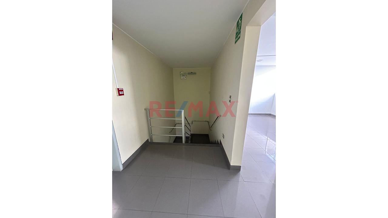 Vendo Casa Corporativa En San Borja | 3 Pisos | Ubicación Estratégica 📍 Av. Géminis – Urb. Papa Juan Xxiii, San Borja — foto 6