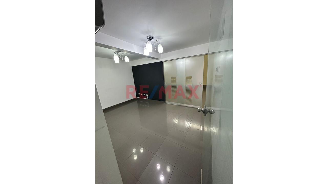 Vendo Casa Corporativa En San Borja | 3 Pisos | Ubicación Estratégica 📍 Av. Géminis – Urb. Papa Juan Xxiii, San Borja — foto 13