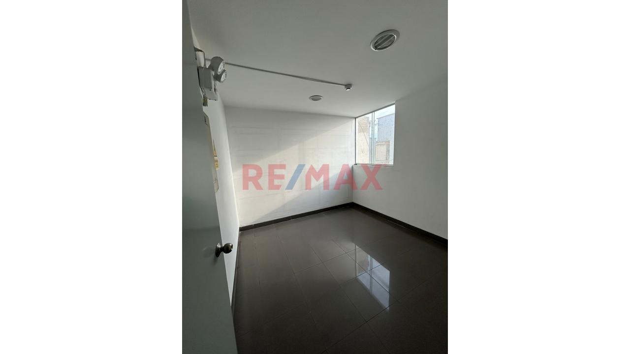Vendo Casa Corporativa En San Borja | 3 Pisos | Ubicación Estratégica 📍 Av. Géminis – Urb. Papa Juan Xxiii, San Borja — foto 8