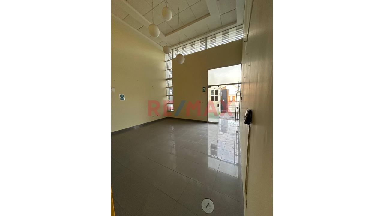 Vendo Casa Corporativa En San Borja | 3 Pisos | Ubicación Estratégica 📍 Av. Géminis – Urb. Papa Juan Xxiii, San Borja