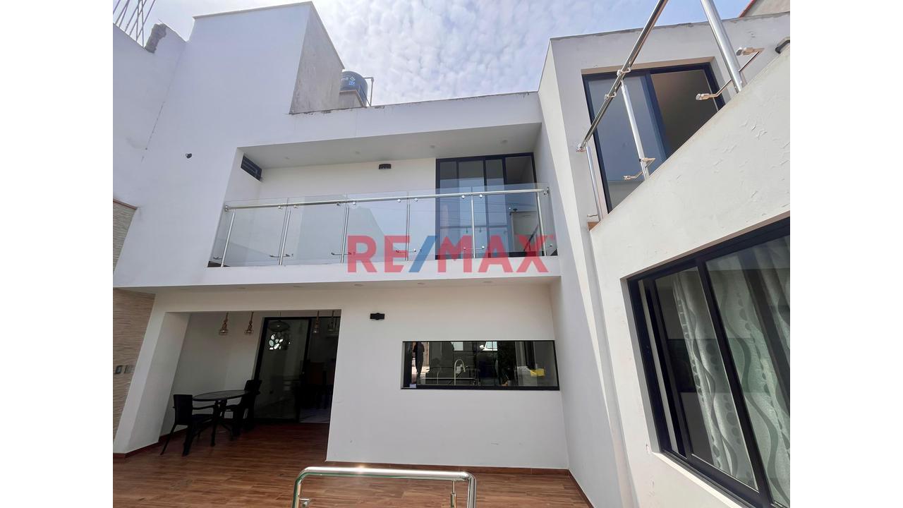 Casa Moderna De Estreno Con Piscina Y Acabados De Lujo