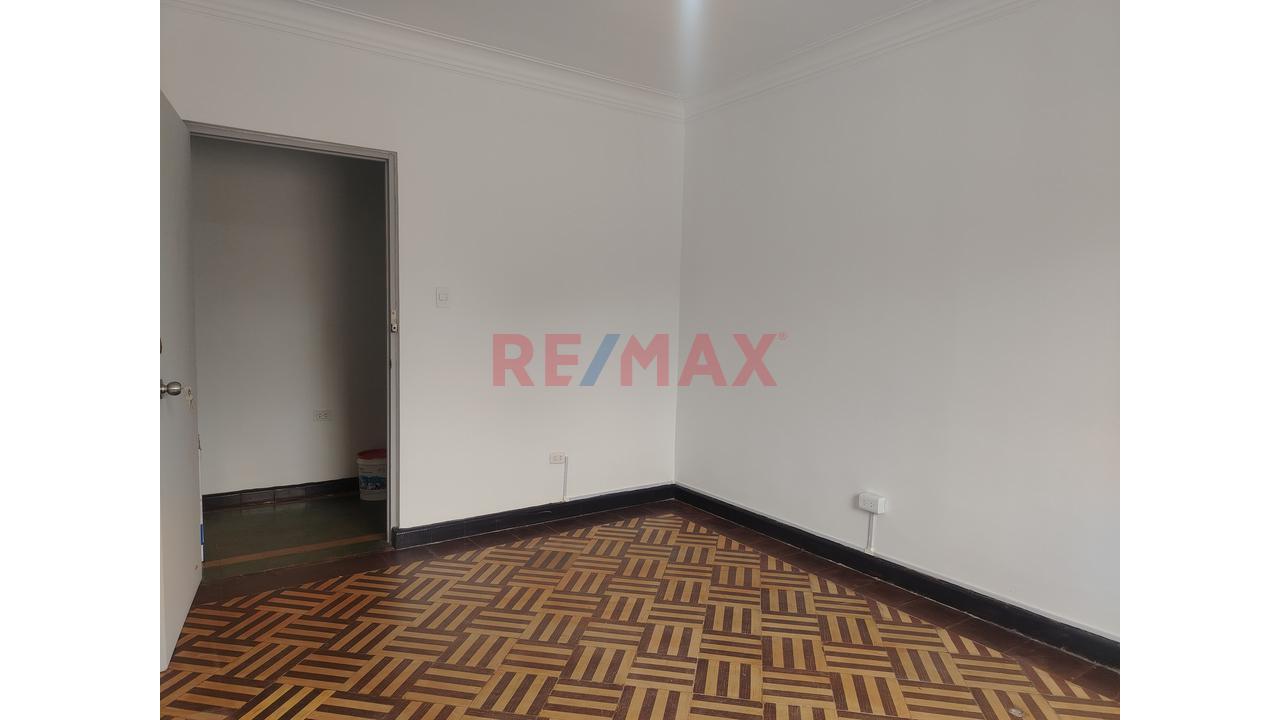 ¡Tu Próximo Centro Profesional En El Corazón De Jesús María! 🏢✨ - 9