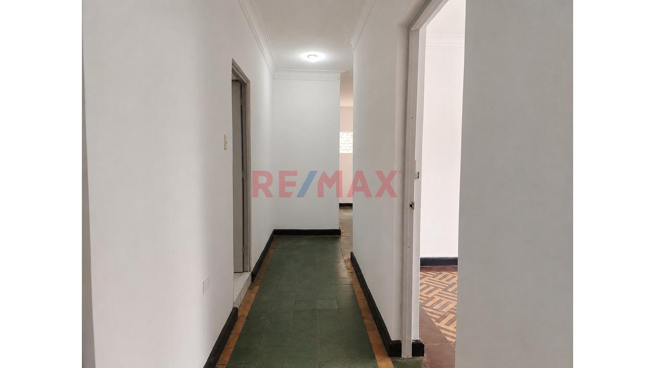 ¡Tu Próximo Centro Profesional En El Corazón De Jesús María! 🏢✨ - 7
