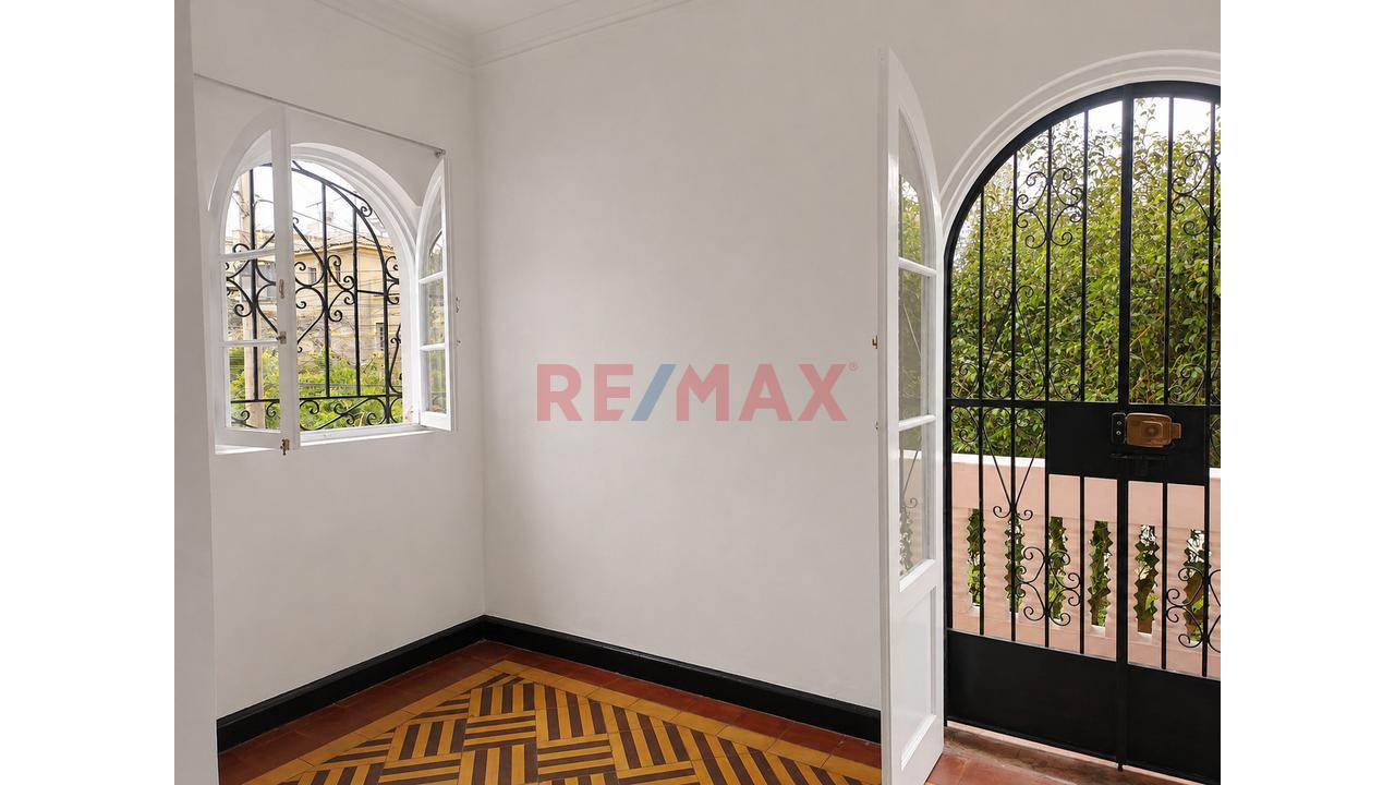 ¡Tu Próximo Centro Profesional En El Corazón De Jesús María! 🏢✨ - 4