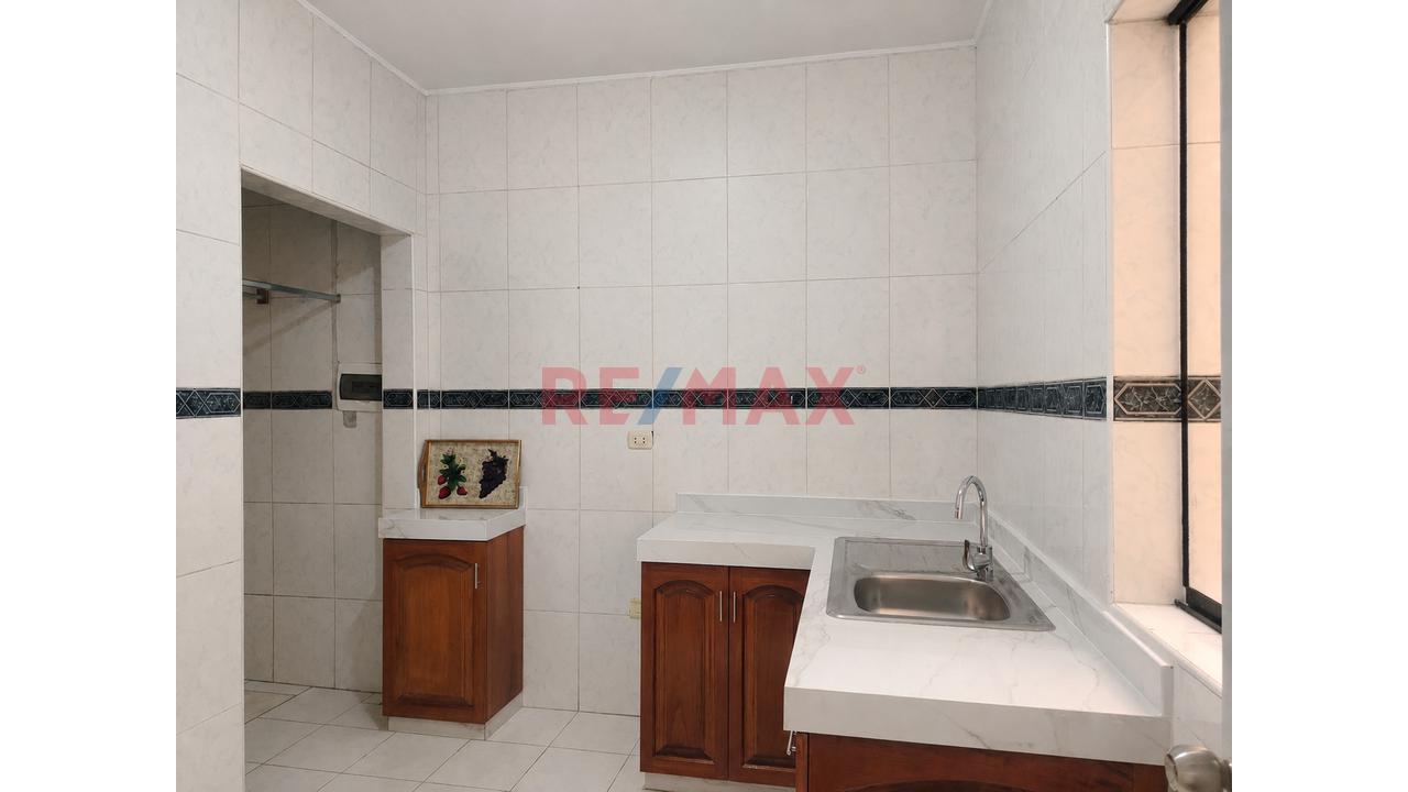 ¡Tu Próximo Centro Profesional En El Corazón De Jesús María! 🏢✨ - 5