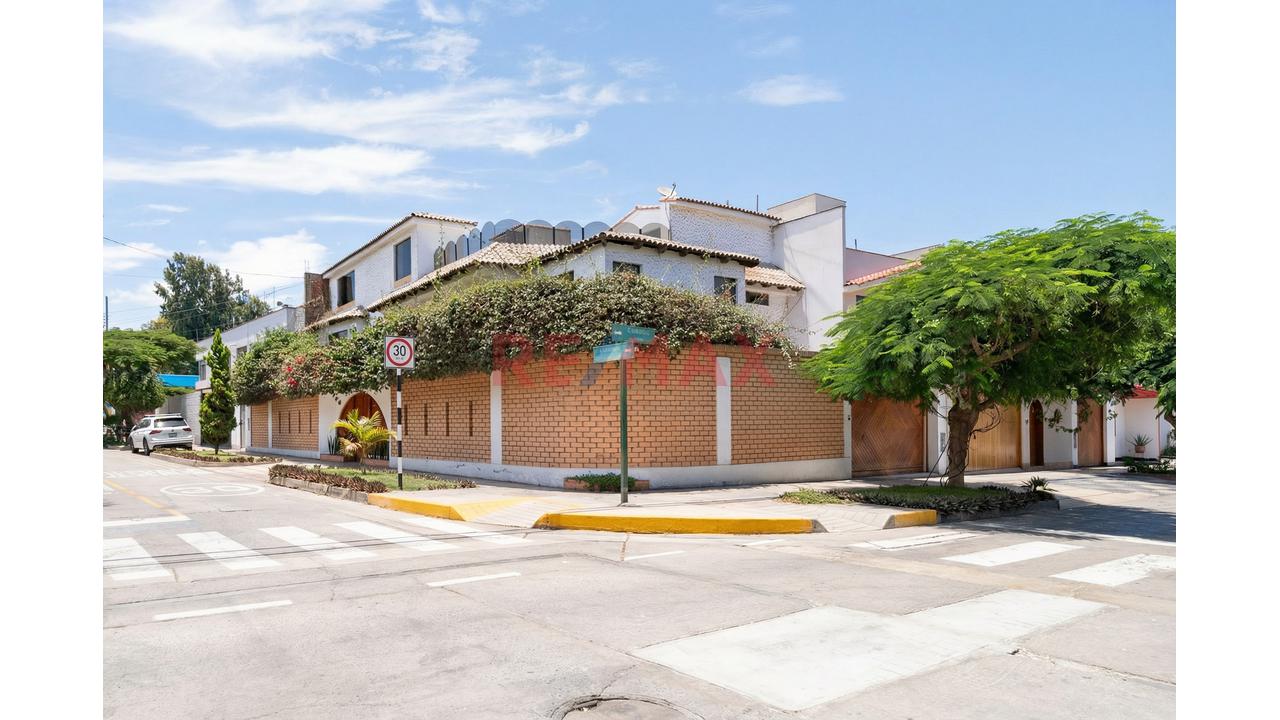 Casa de 4 dormitorios en Santiago de Surco, 295 m² — foto 2